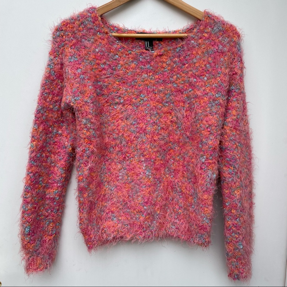 | Soft Fuzzy Crew Neck Sweater | by Forever 21. Size M.